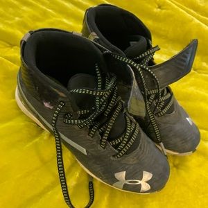 Boys baseball cleats size 2 under armour